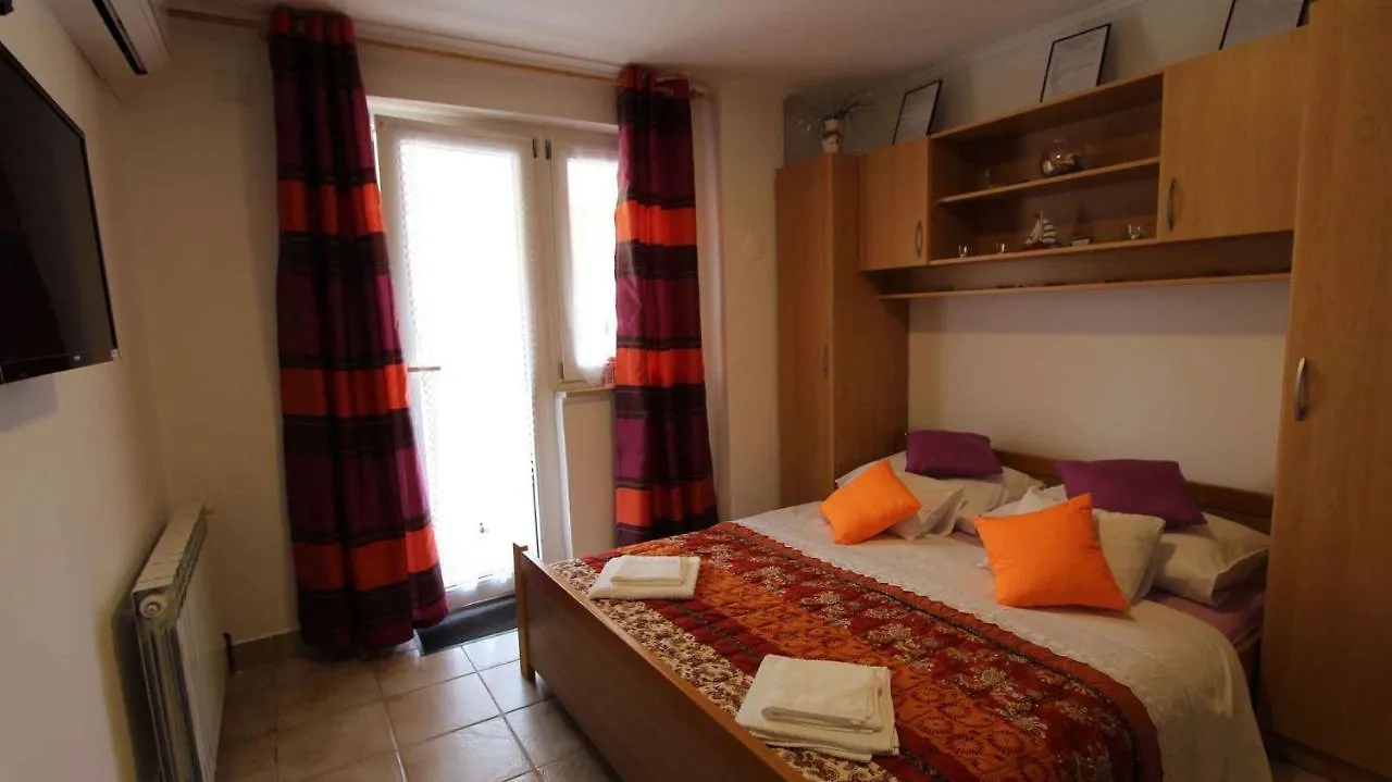 Apartments In Malinska/Insel Krk 27336