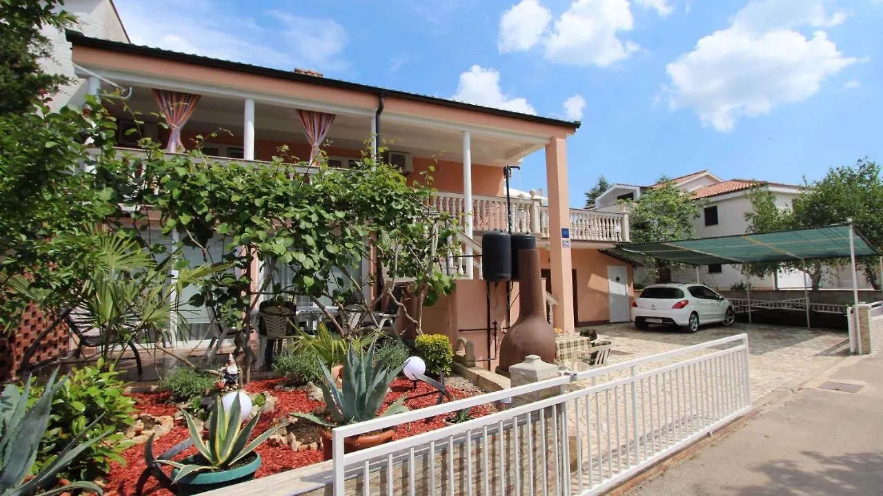Apartments In Malinska/Insel Krk 27336