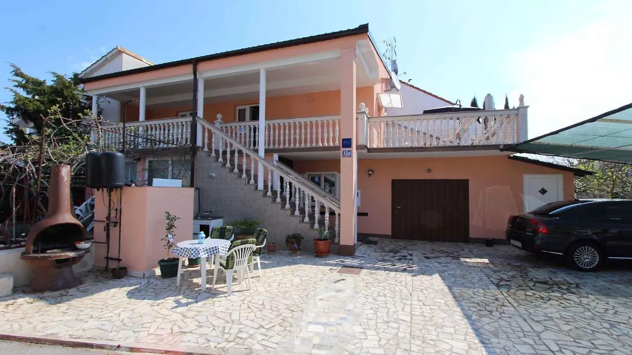 Apartments In Malinska/Insel Krk 27336