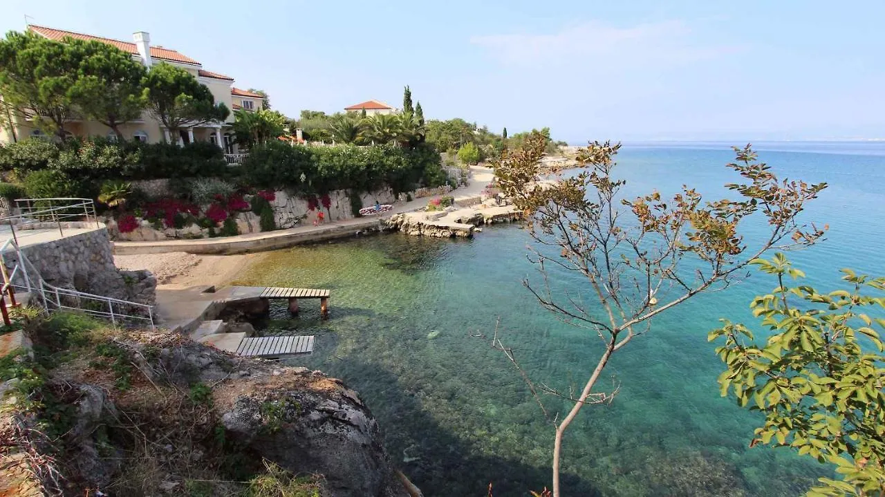 Apartments In Malinska/Insel Krk 27336