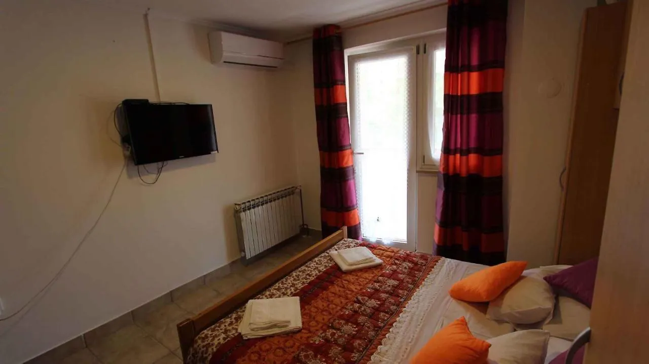 Apartments In Malinska/Insel Krk 27336