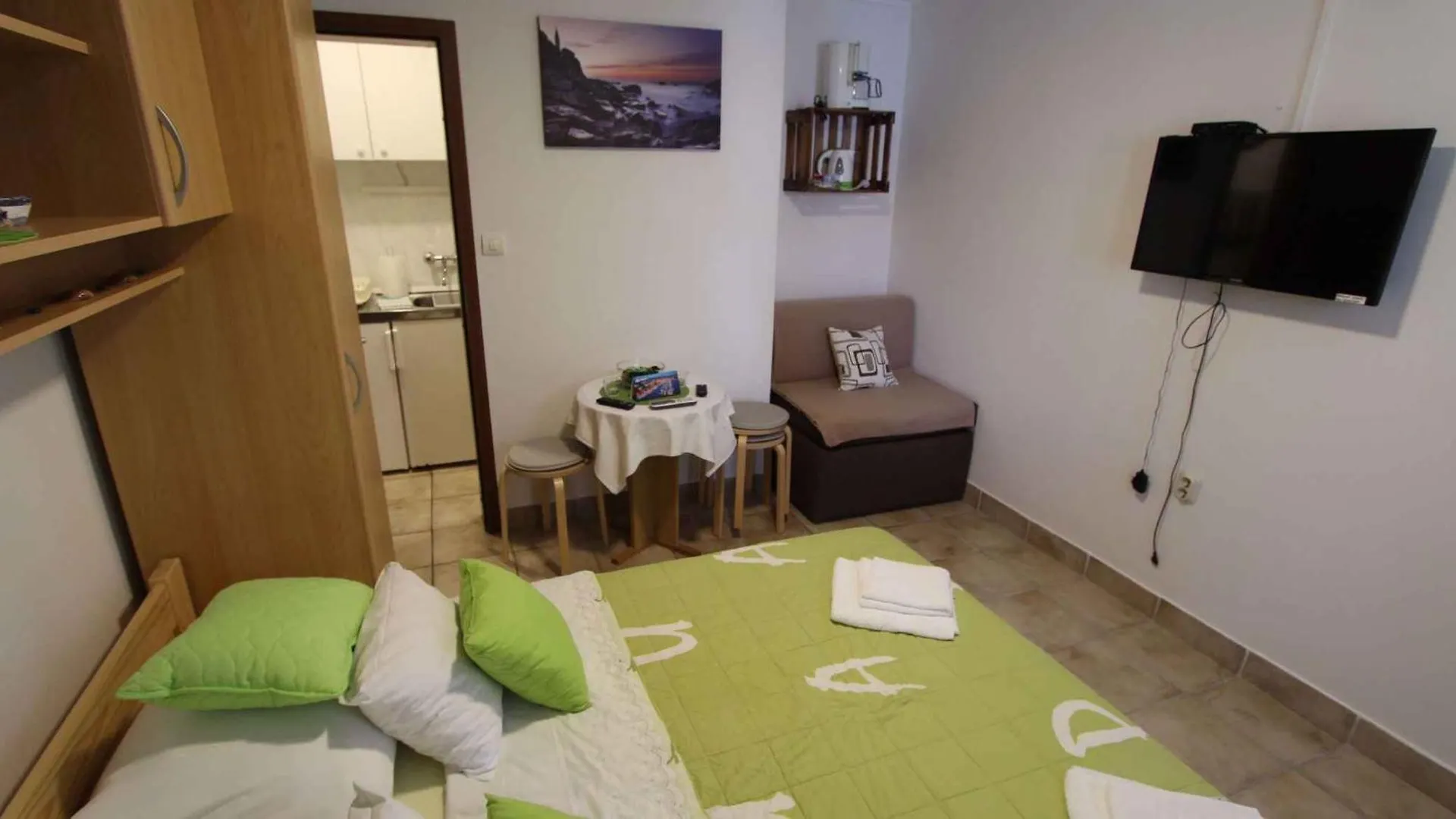 Apartments In Malinska/Insel Krk 27336