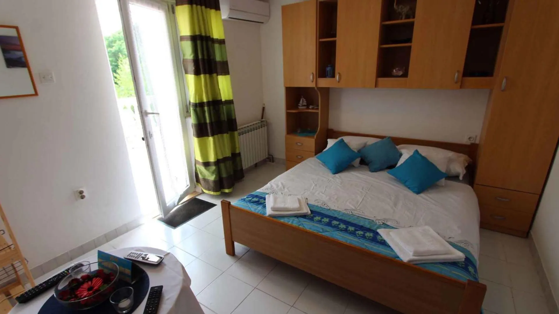 Apartments In Malinska/Insel Krk 27336