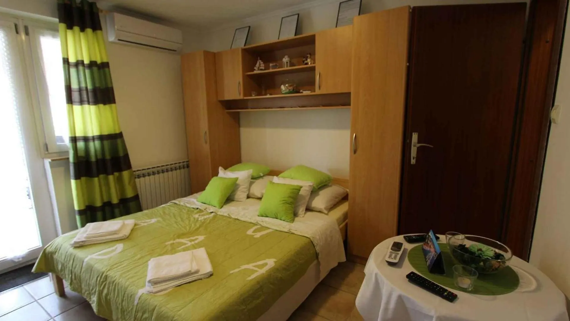 Apartments In Malinska/Insel Krk 27336 Malinska