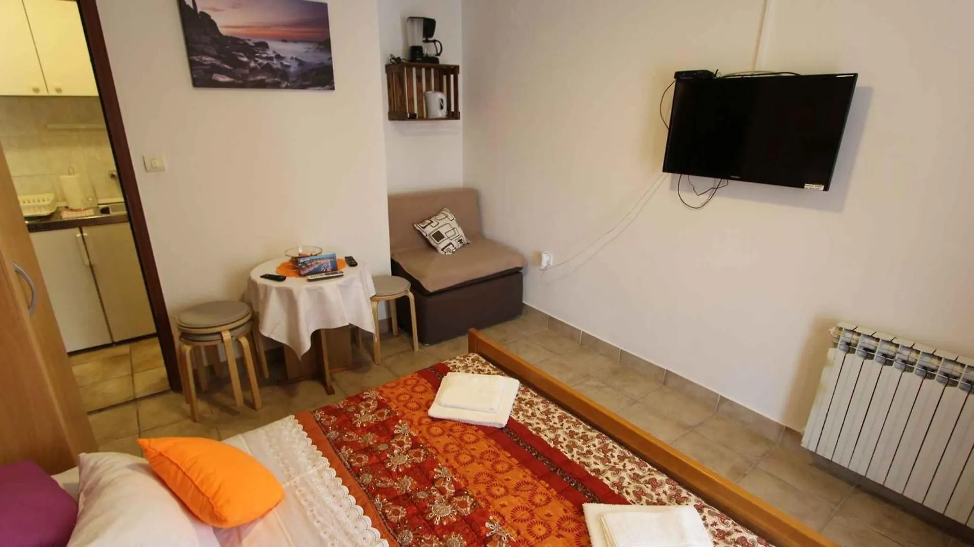 Apartments In Malinska/Insel Krk 27336