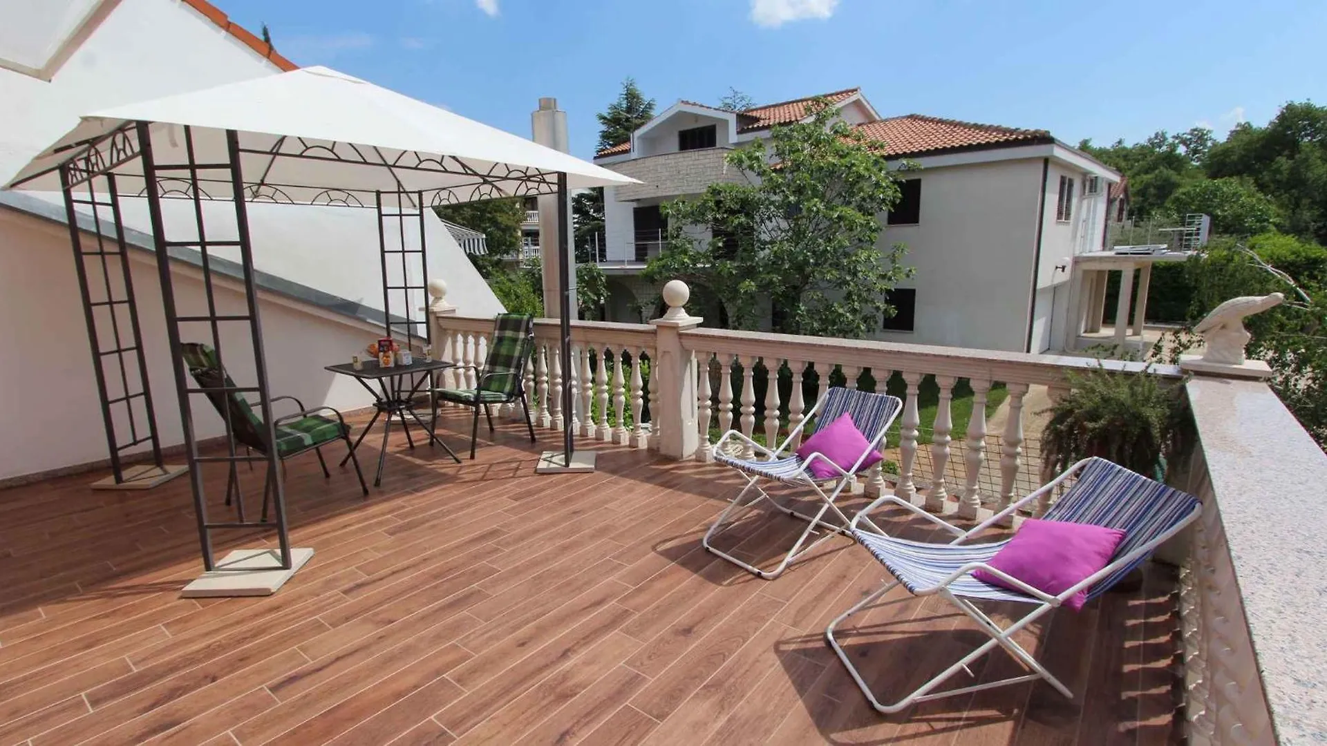 Apartments In Malinska/Insel Krk 27336