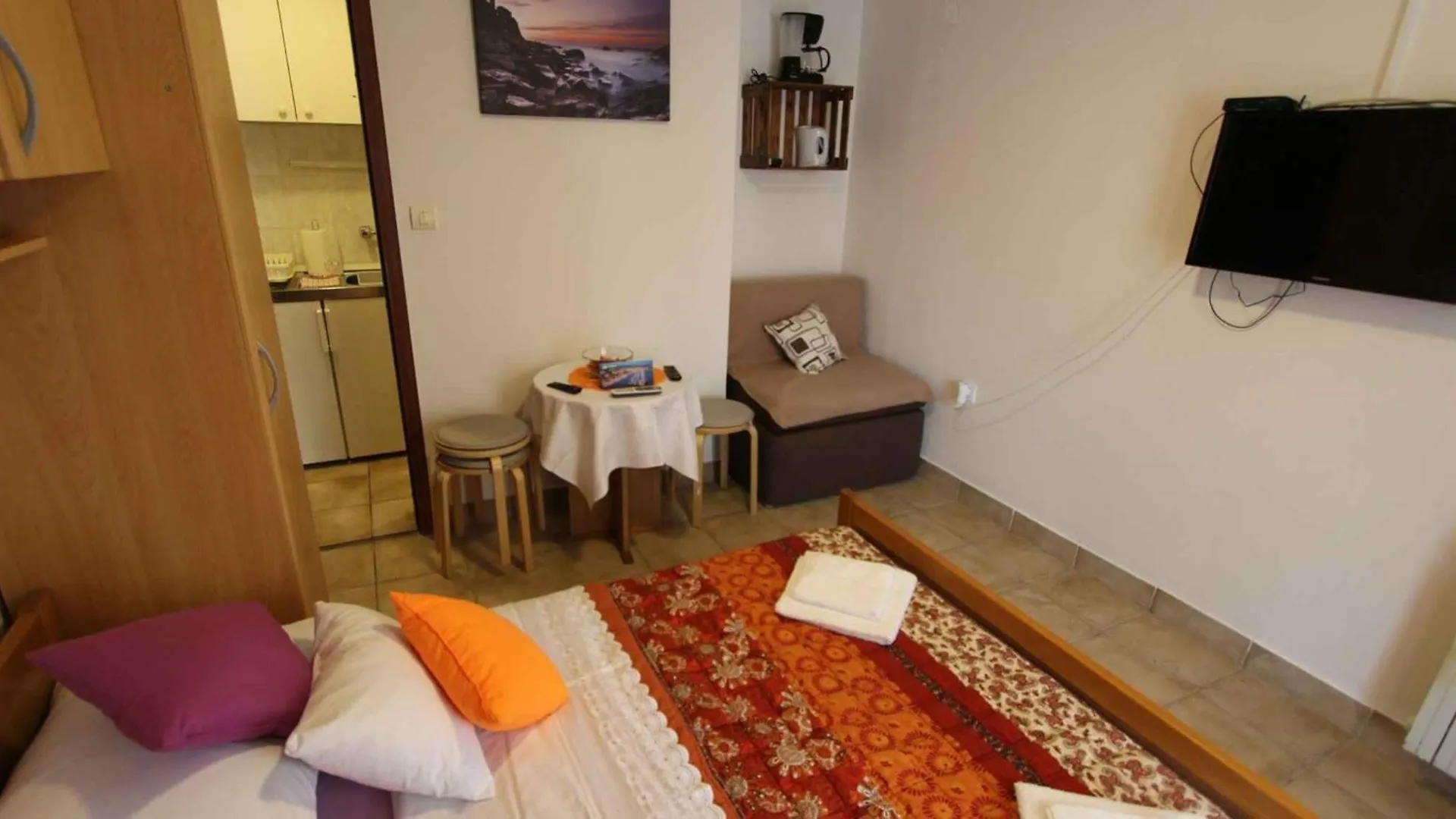 Apartments In Malinska/Insel Krk 27336