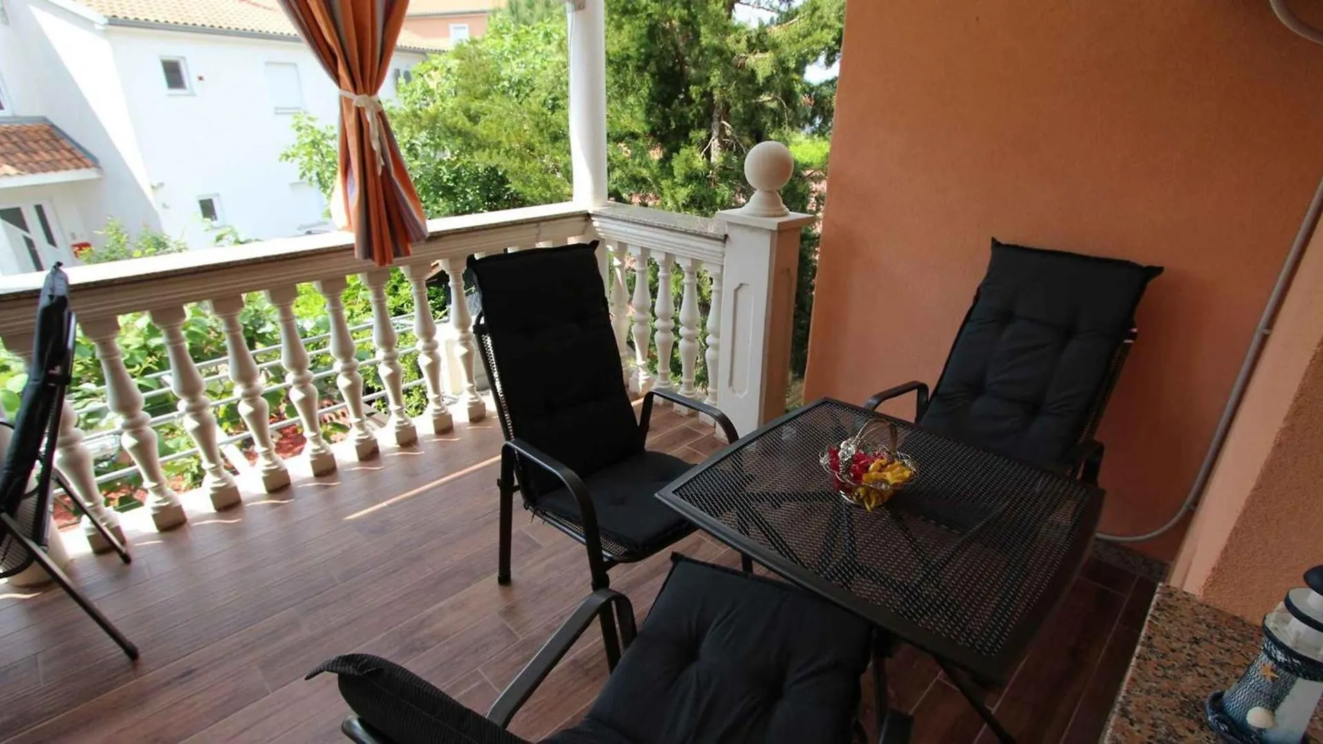 Apartments In Malinska/Insel Krk 27336